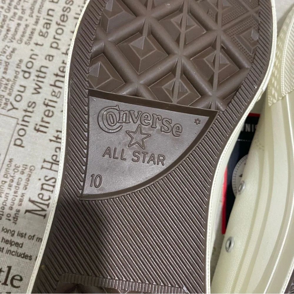 Comme des Garcons PLAY x Converse Low Top Sneakers - Picture 10 of 10